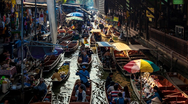 Quels sont les marchés flottants les plus authentiques d’Asie pour un tourisme gastronomique ?