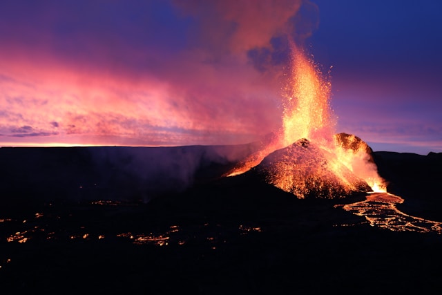 Où trouver les meilleurs endroits pour voir des volcans en activité ?